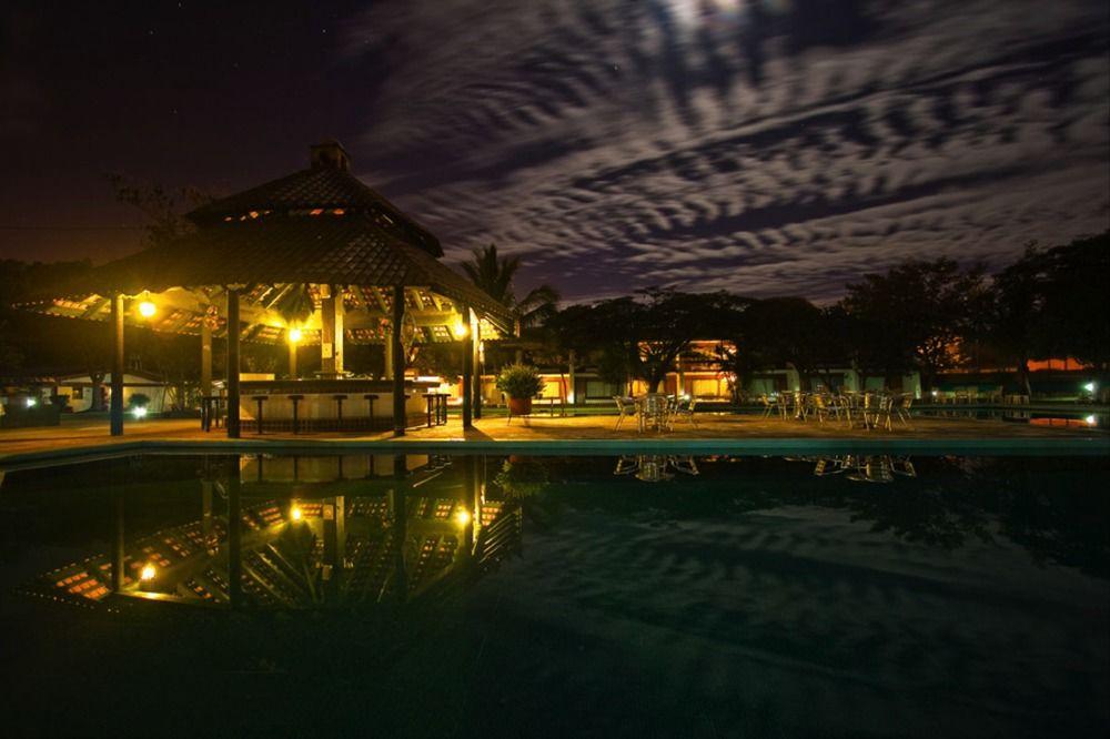 image-housing-carousel