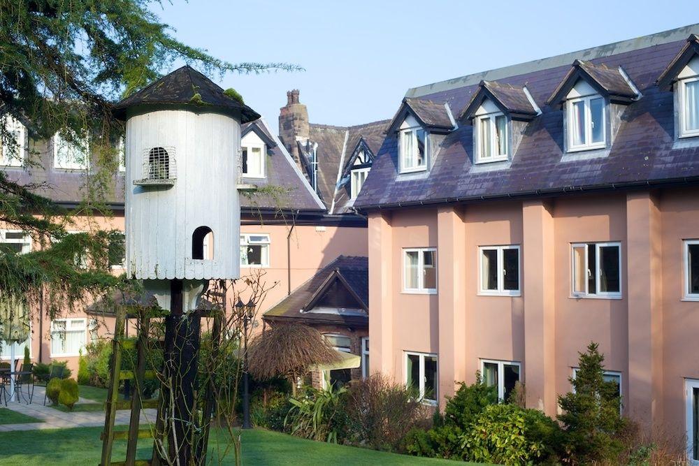 image-housing-carousel