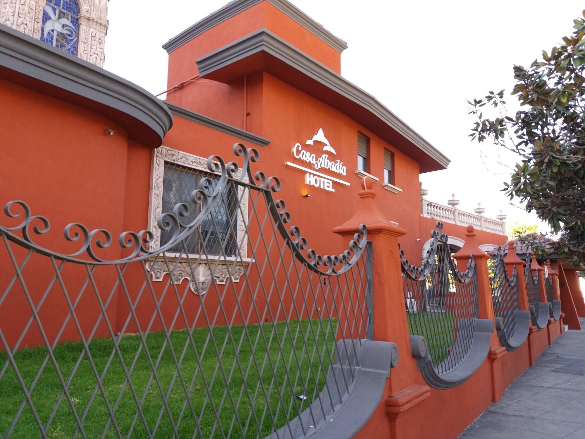 image-housing-carousel