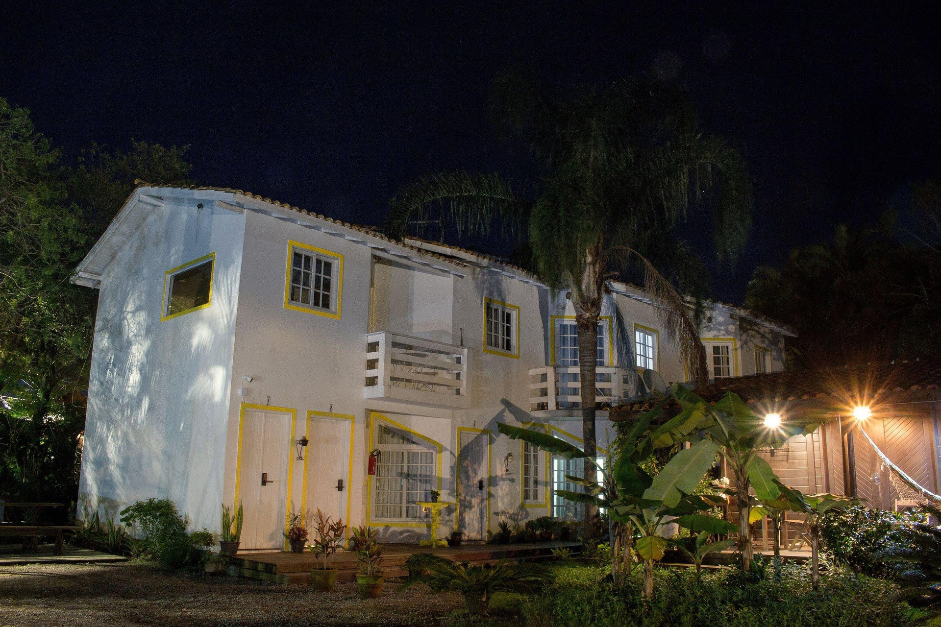 image-housing-carousel