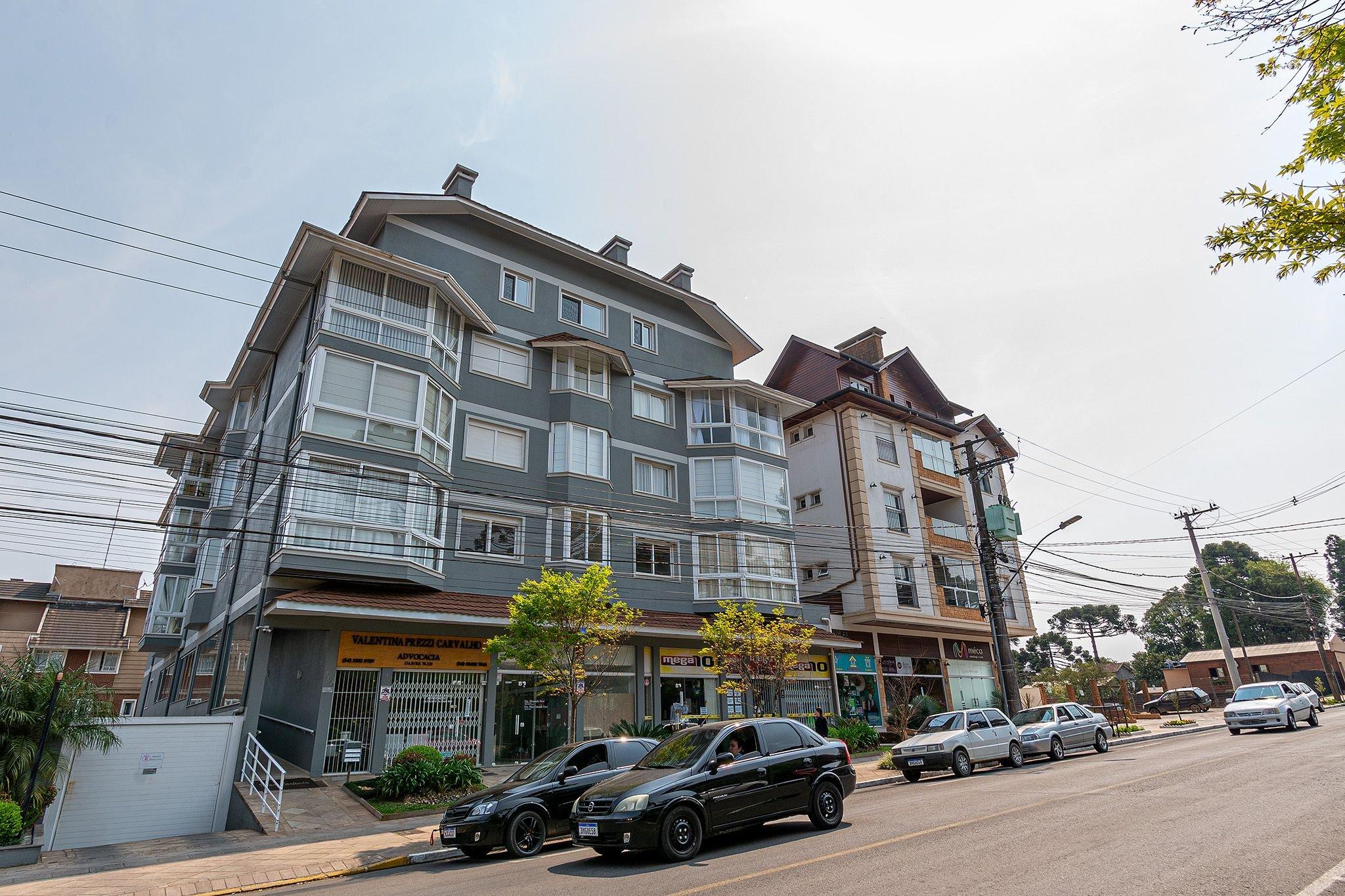image-housing-carousel