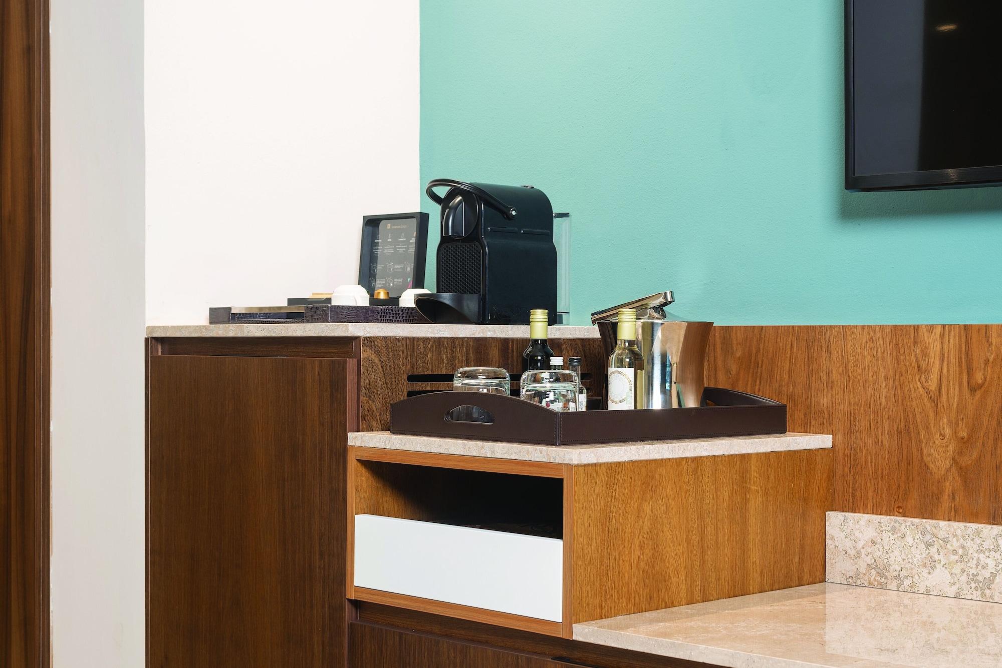 Junior Suite Pool View King