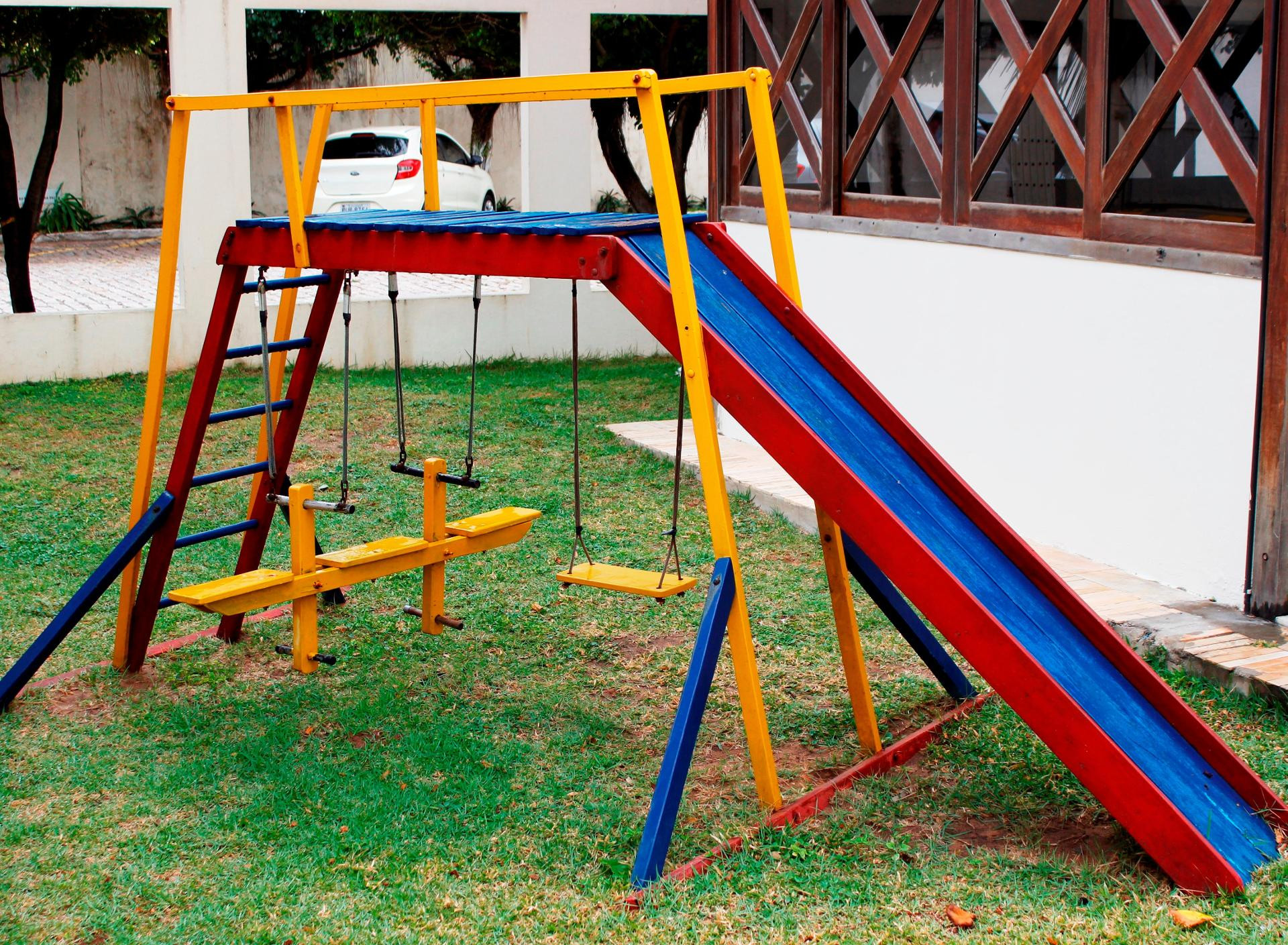 image-housing-carousel