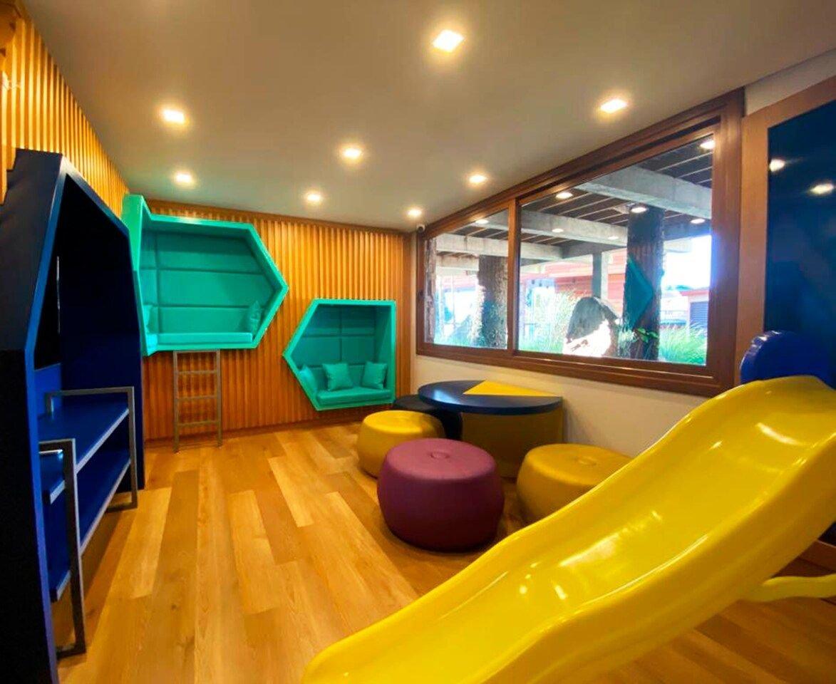 image-housing-carousel