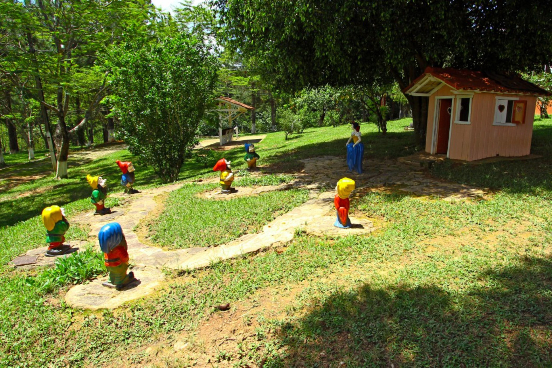 image-housing-carousel