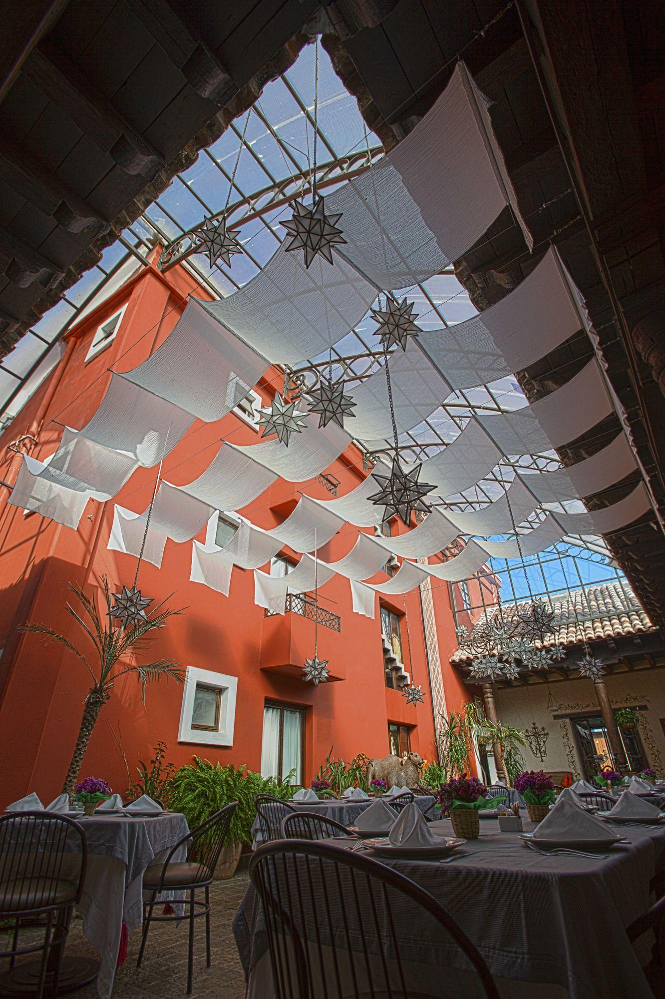 image-housing-carousel