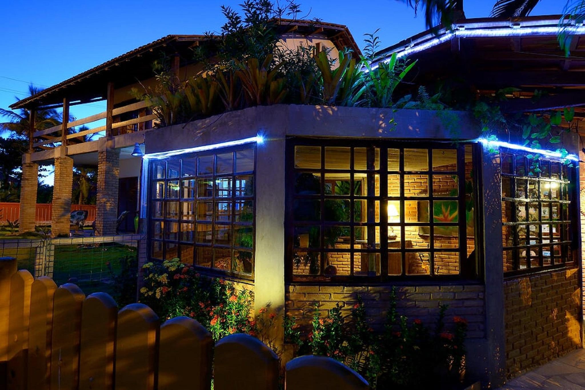 image-housing-carousel