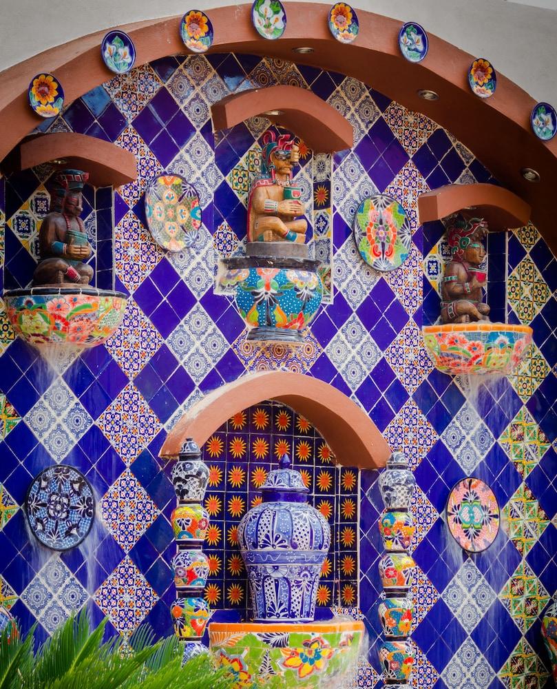 image-housing-carousel
