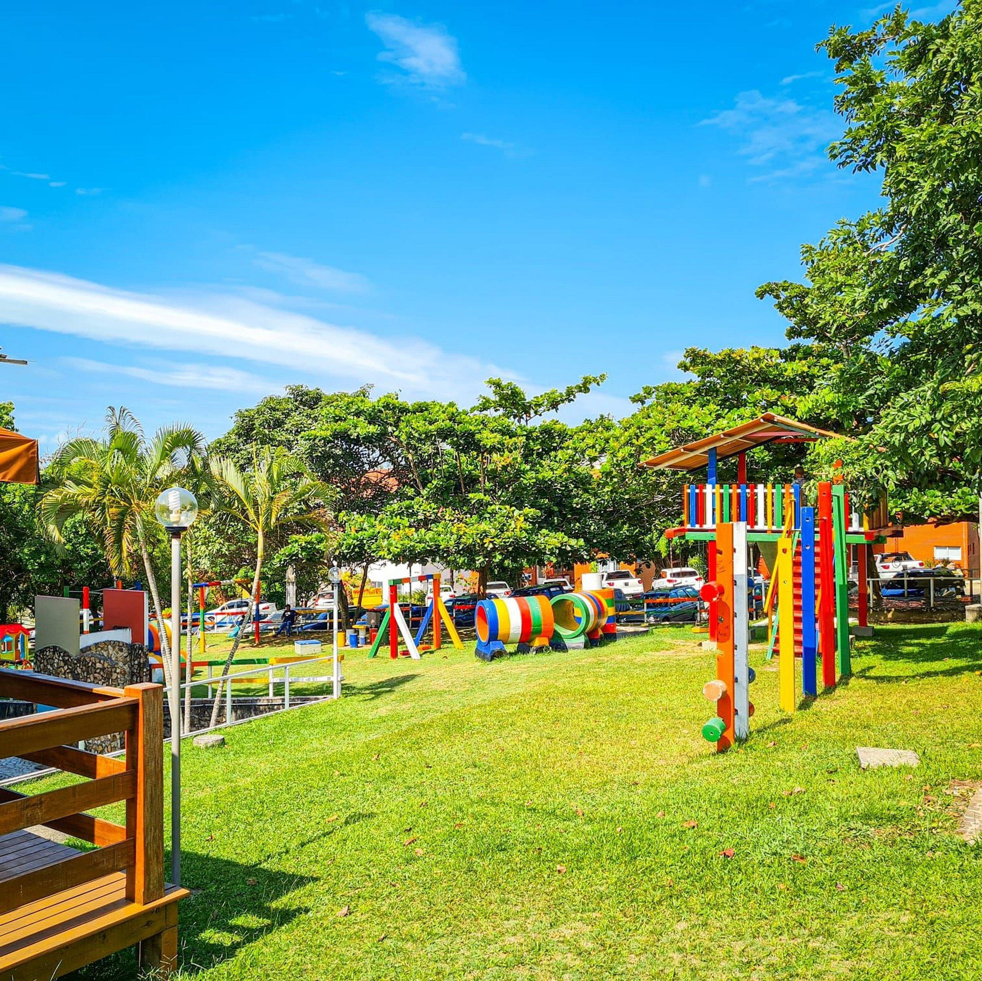 image-housing-carousel