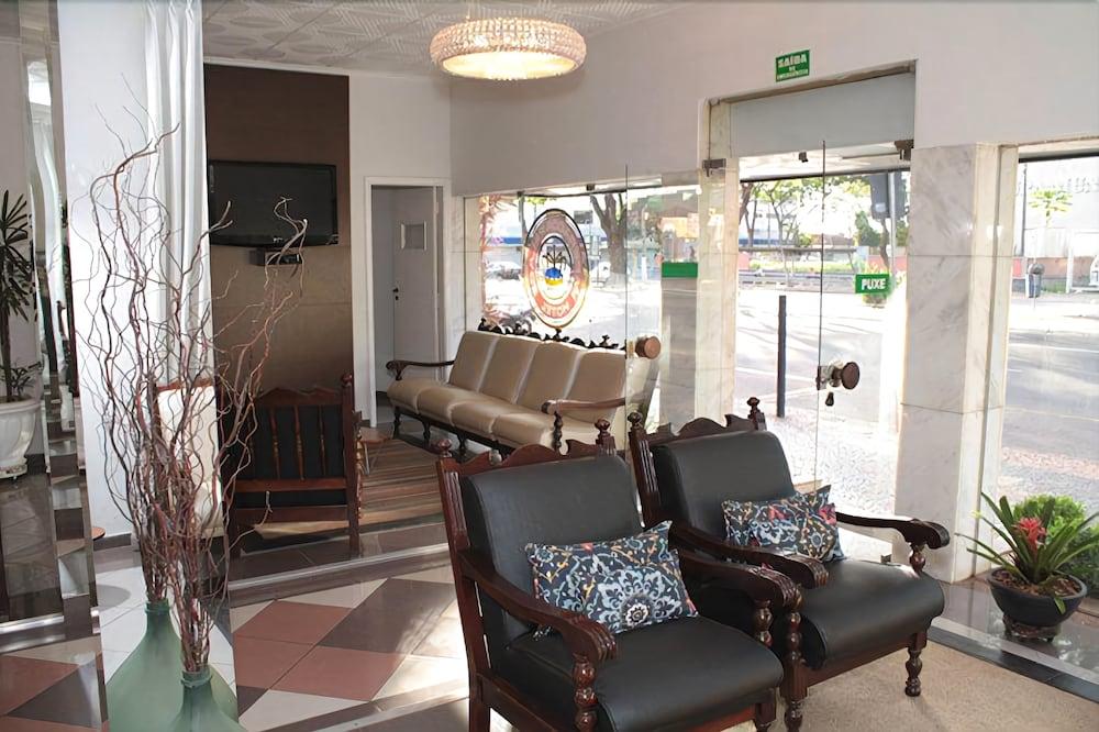 image-housing-carousel