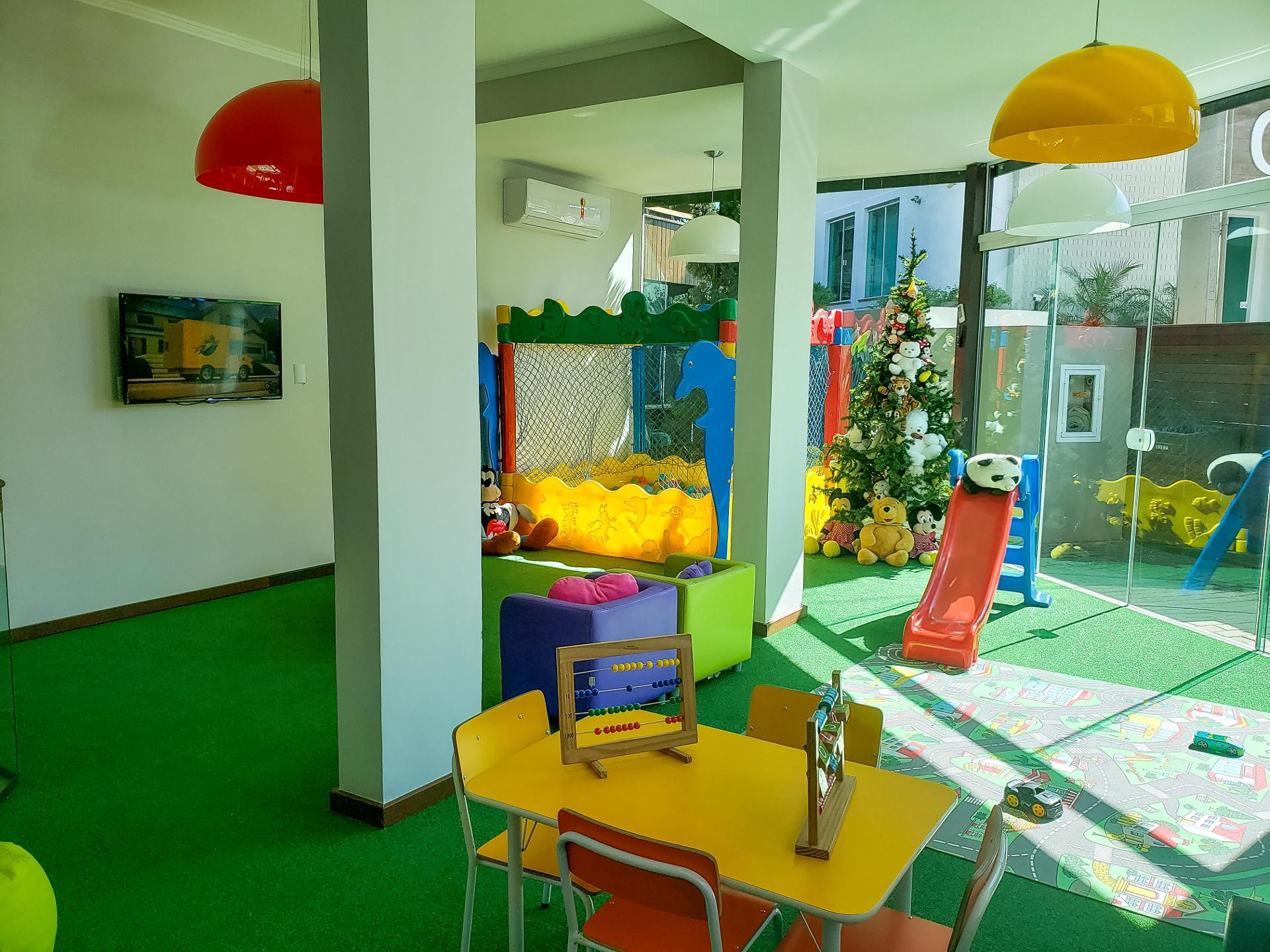 image-housing-carousel