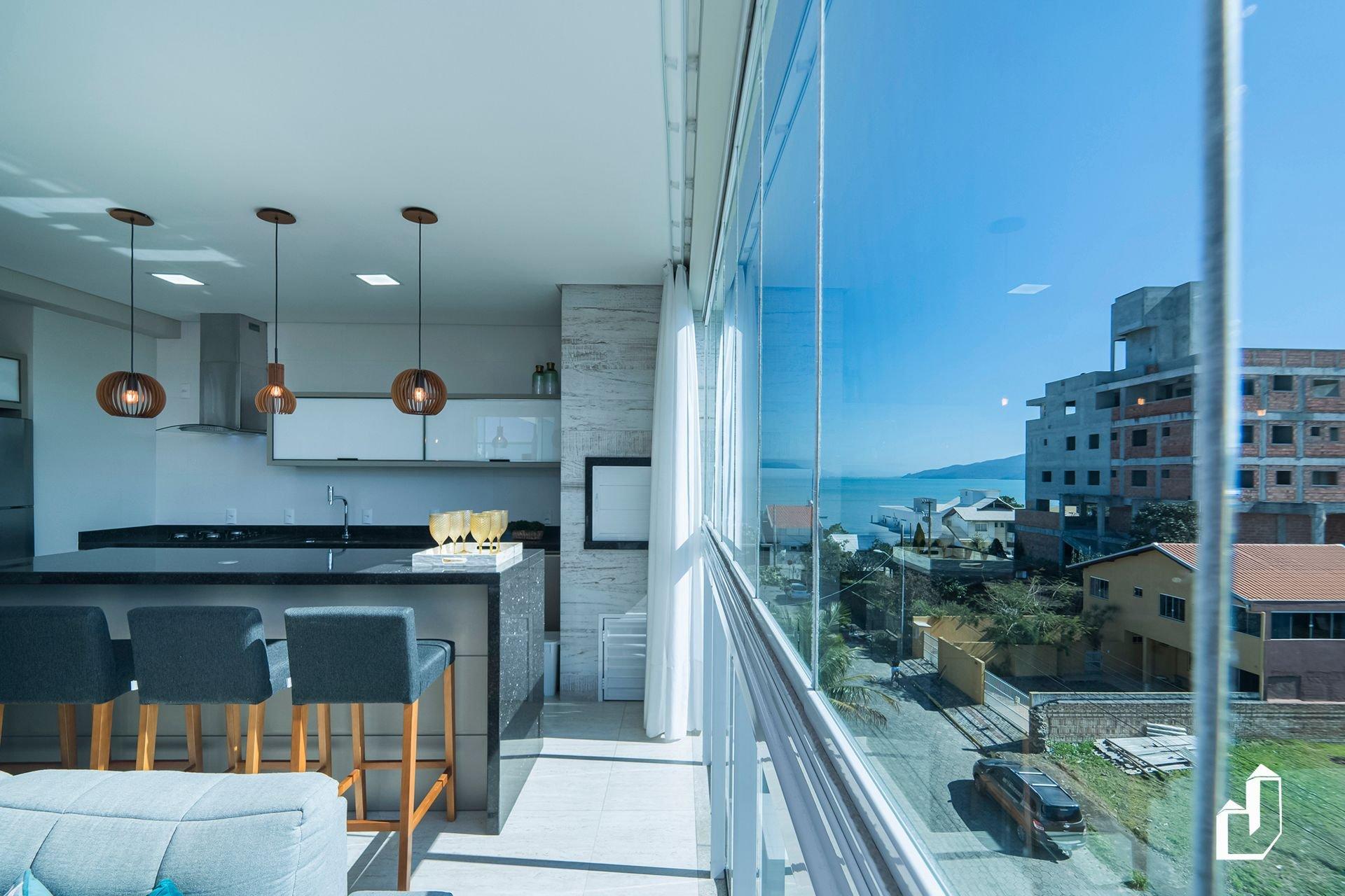 image-housing-carousel