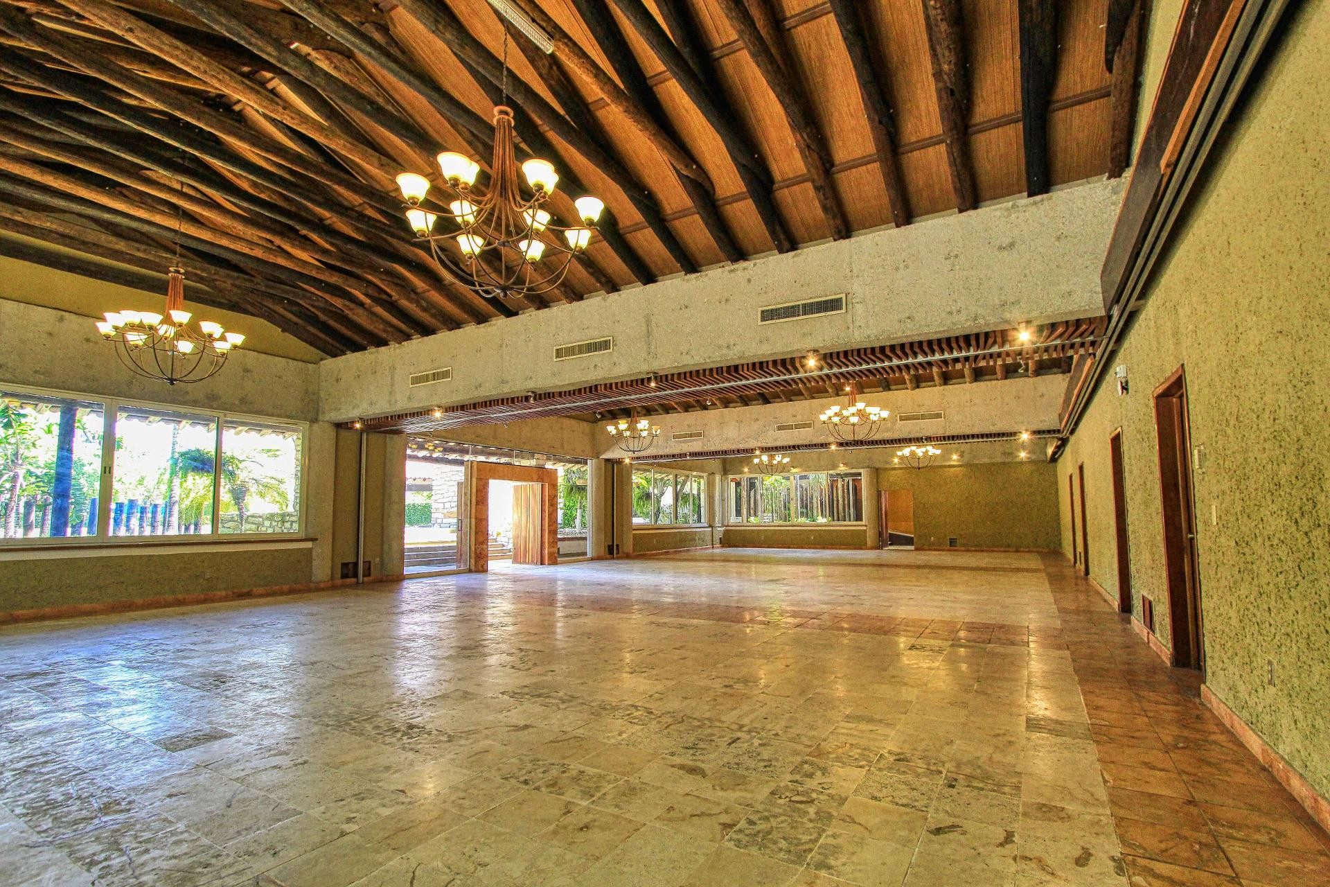 image-housing-carousel