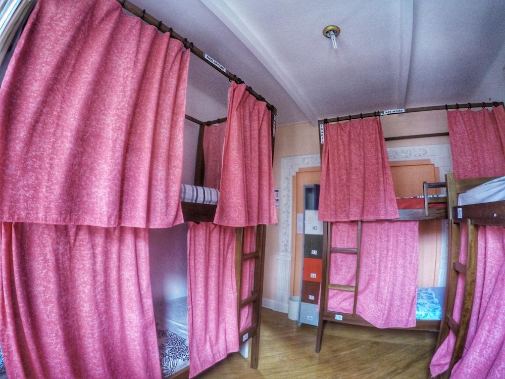 image-housing-carousel
