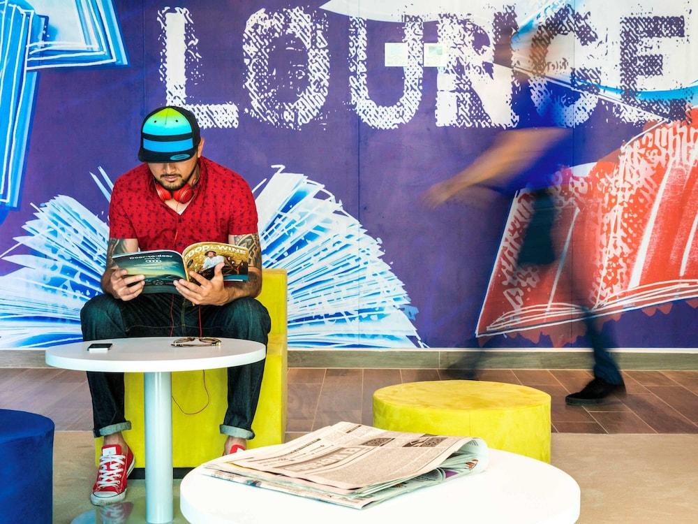 image-housing-carousel