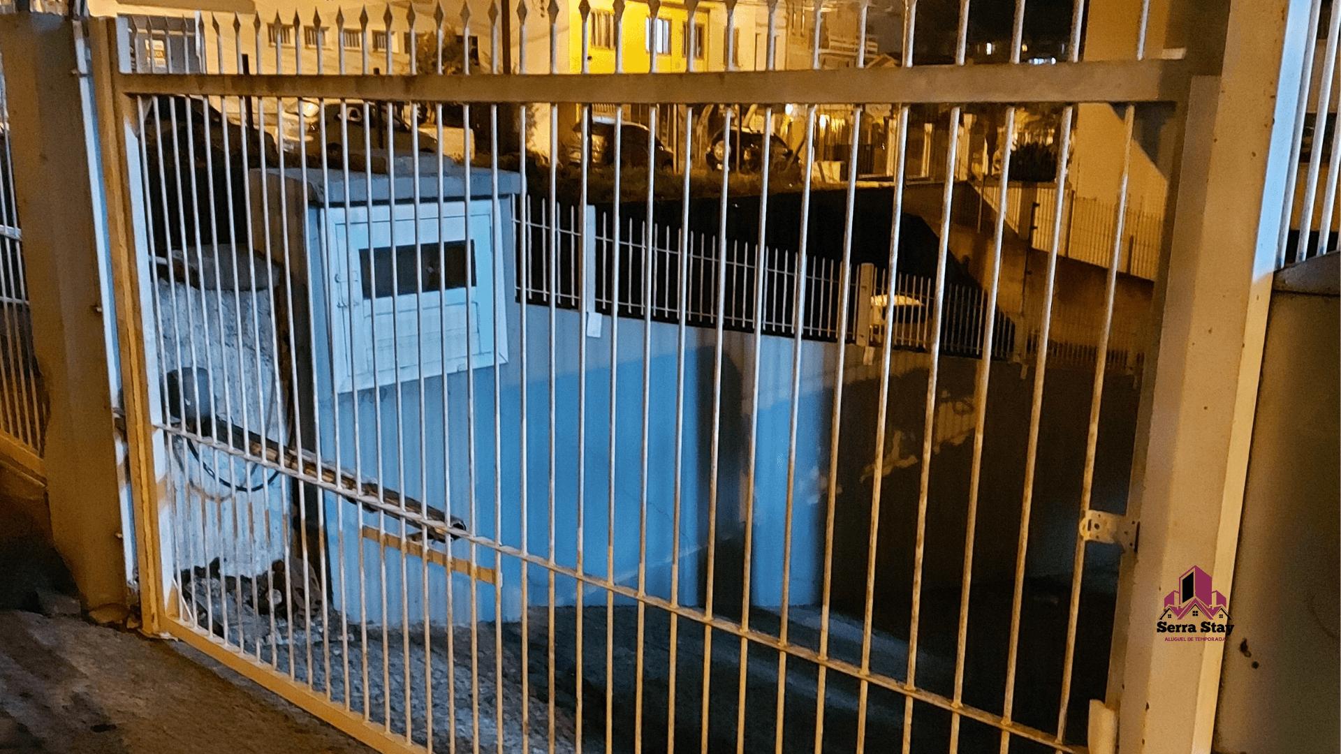 image-housing-carousel