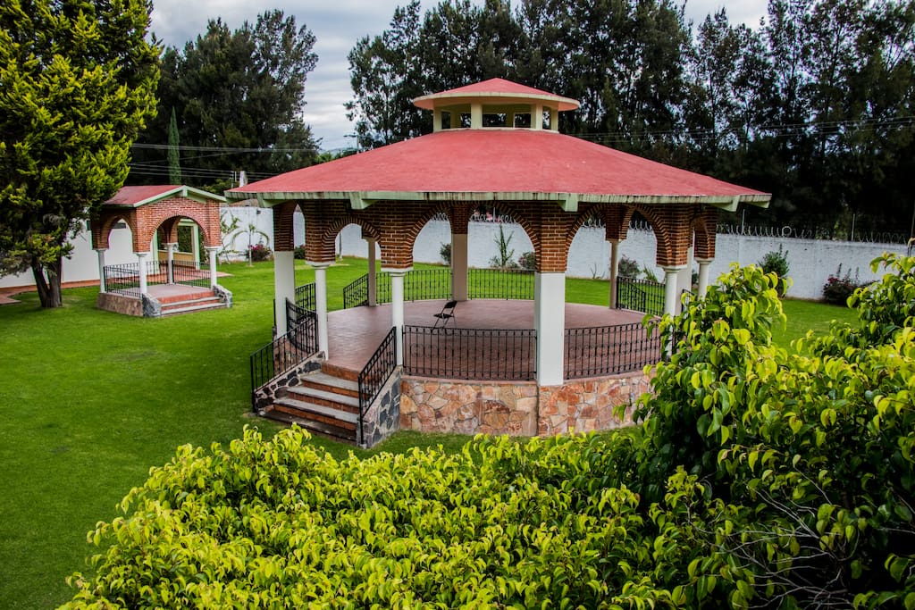 image-housing-carousel