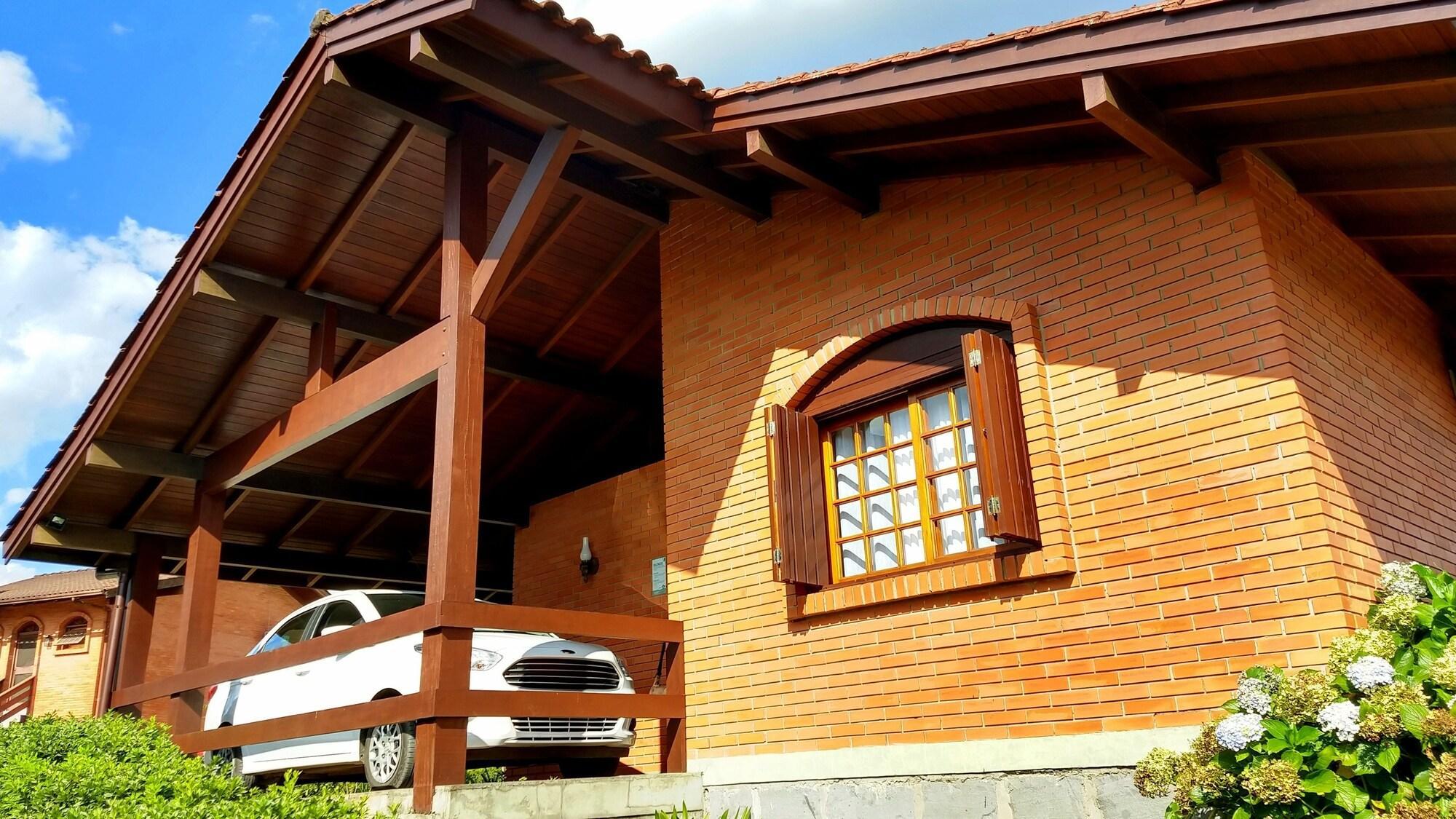 image-housing-carousel
