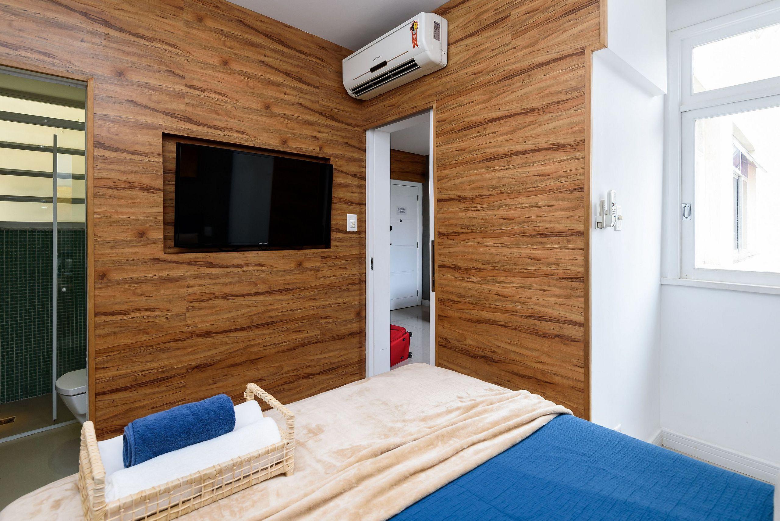 image-housing-carousel