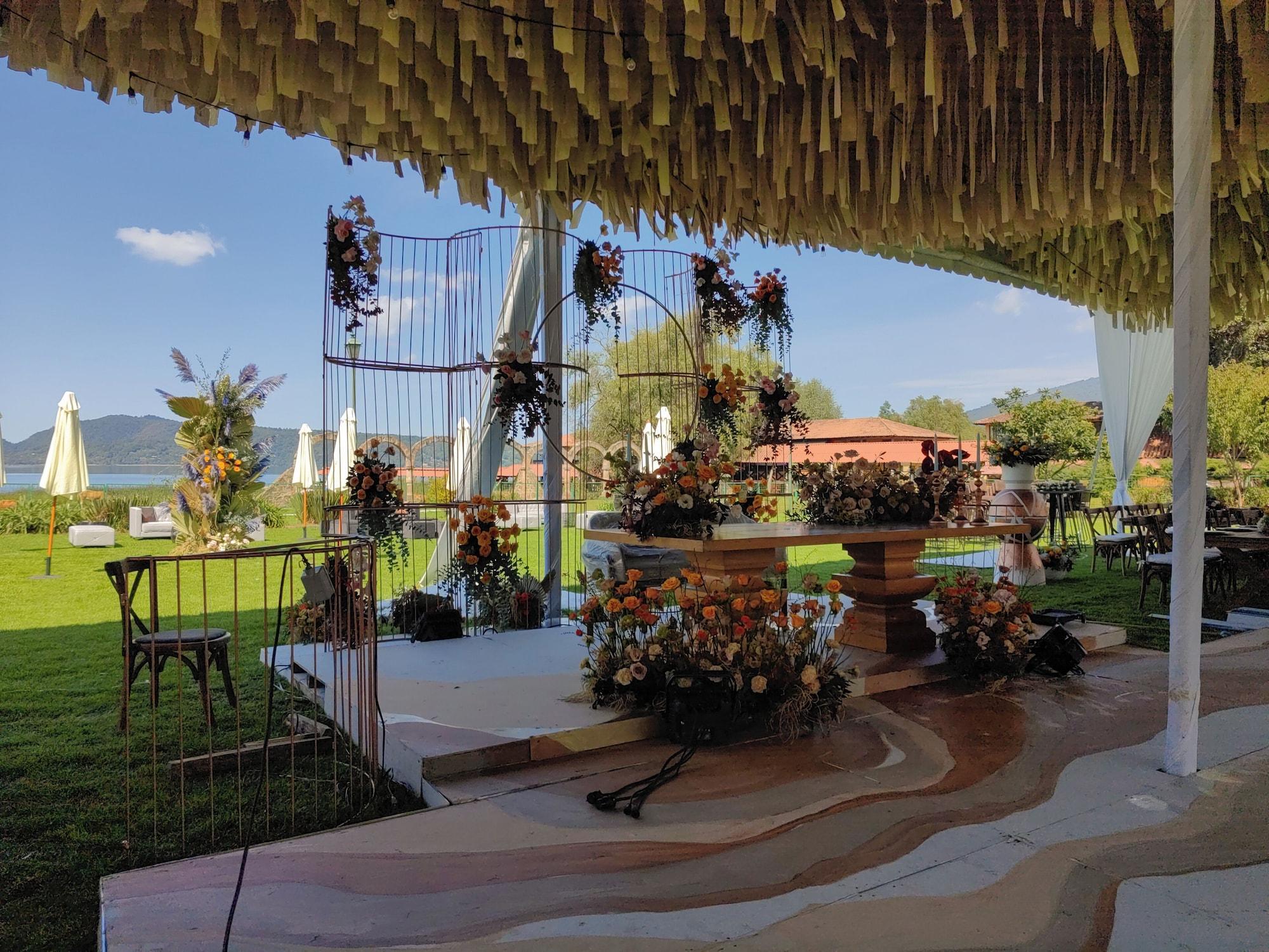 image-housing-carousel