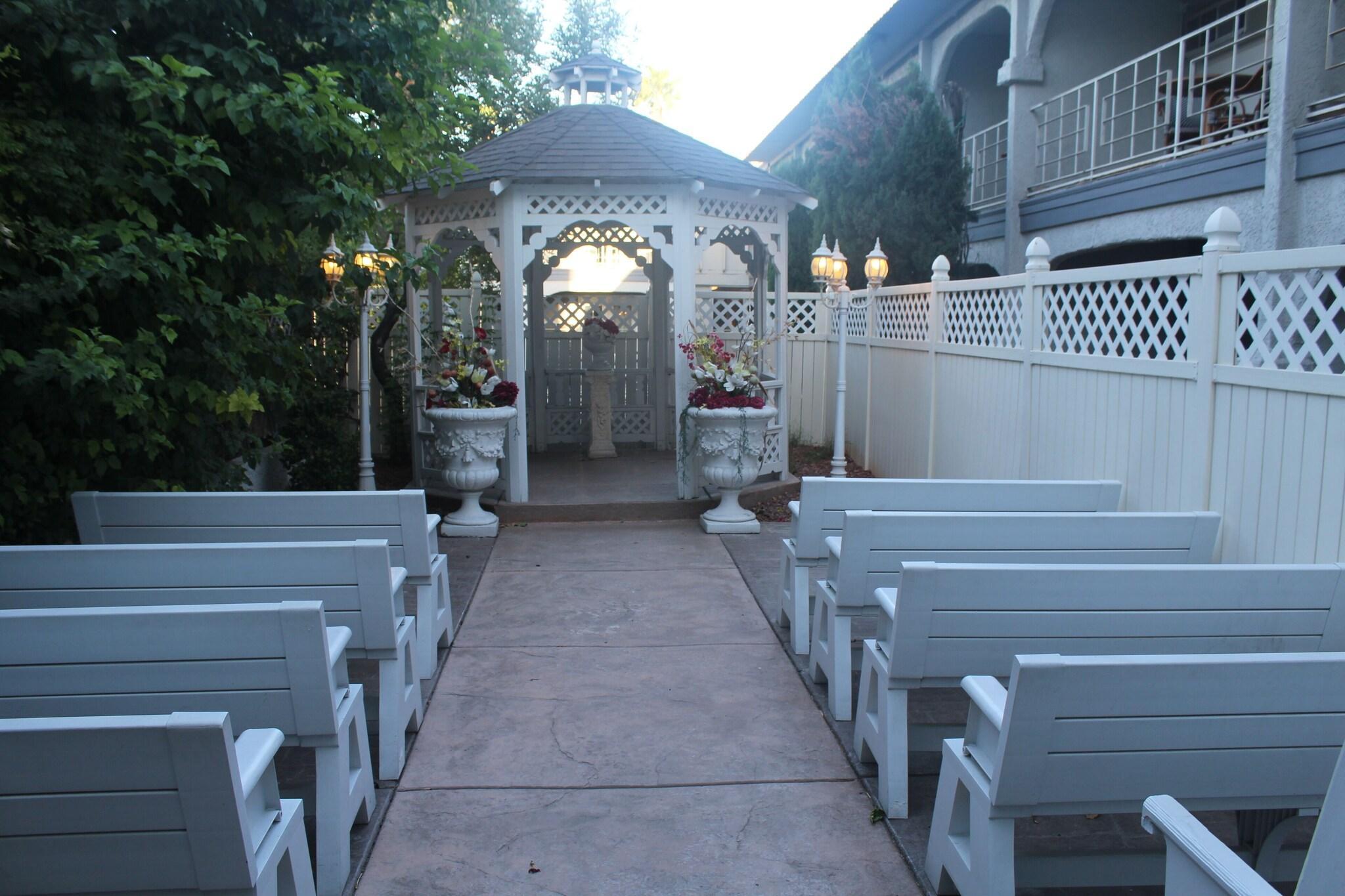 image-housing-carousel