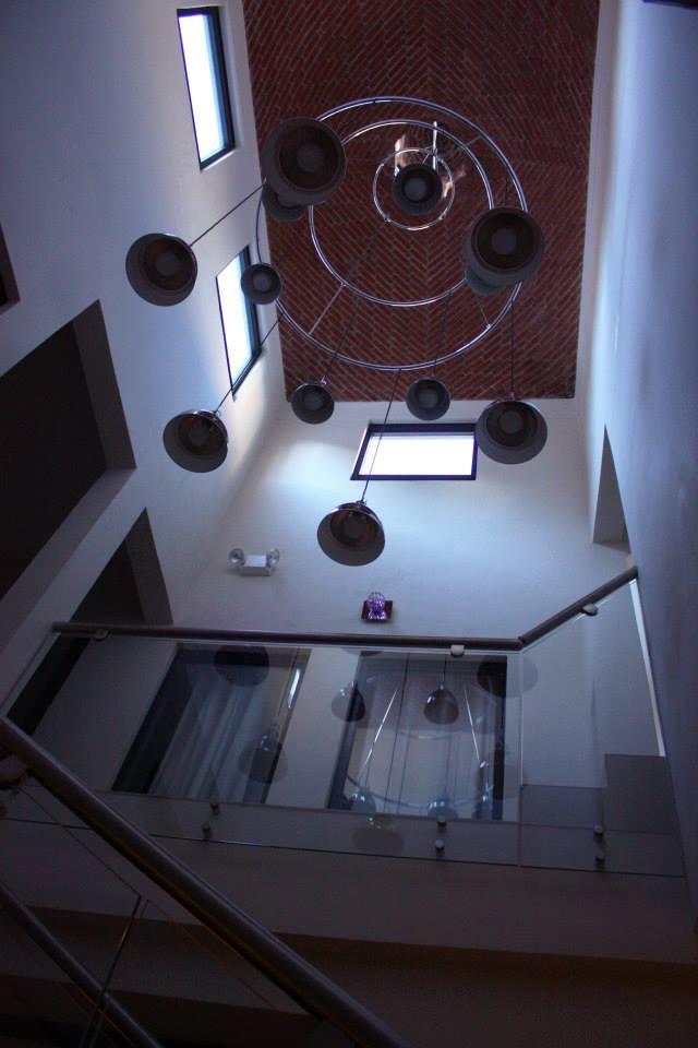 image-housing-carousel