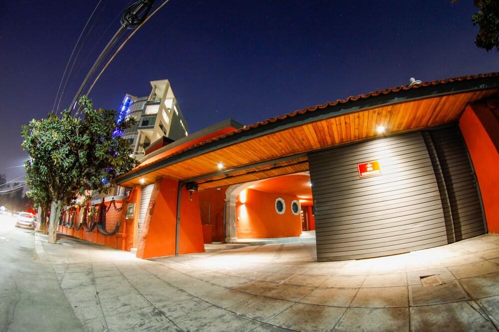 image-housing-carousel