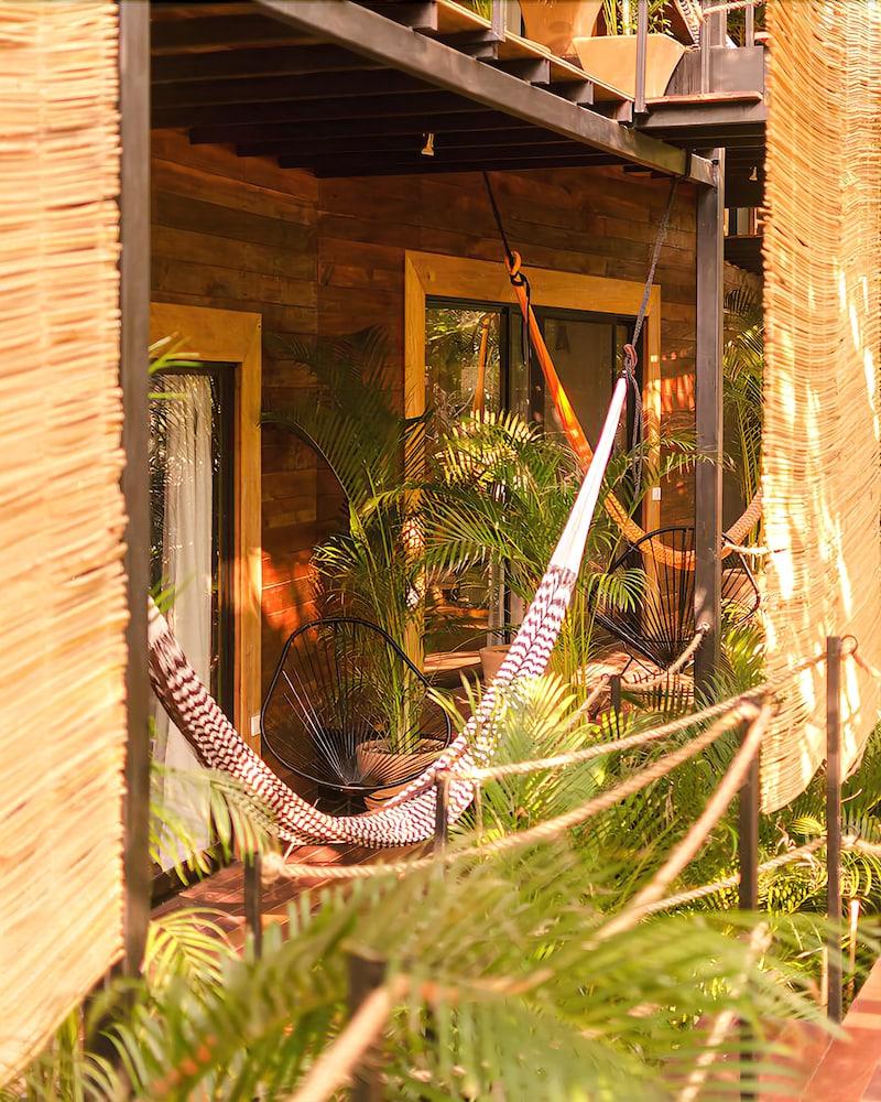 image-housing-carousel