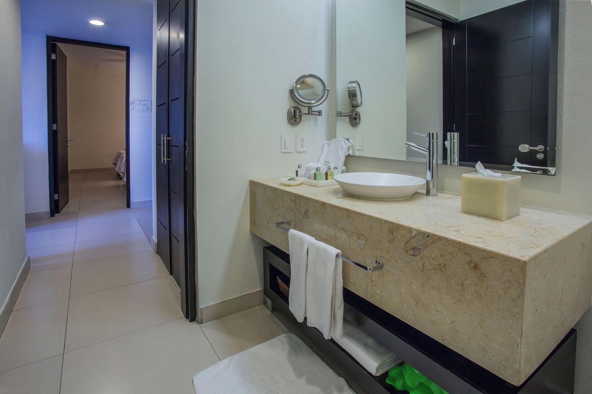 Suite de Tres Habitaciones 2 Camas King  y  2 Camas Dobles