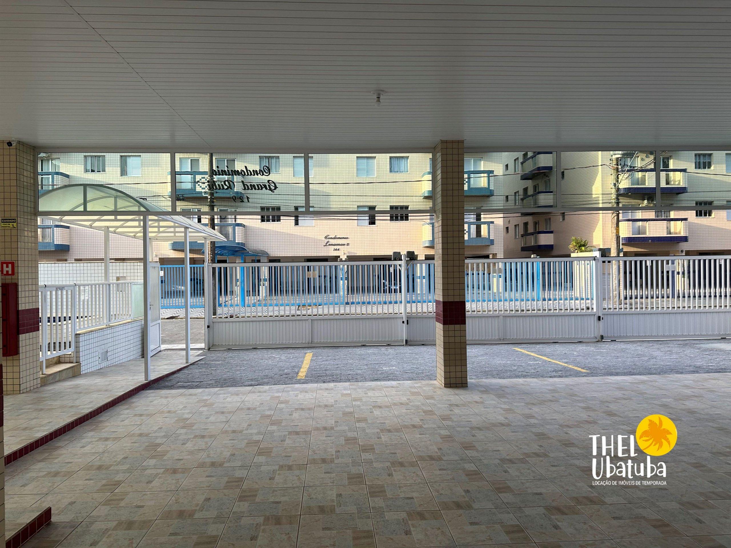 image-housing-carousel