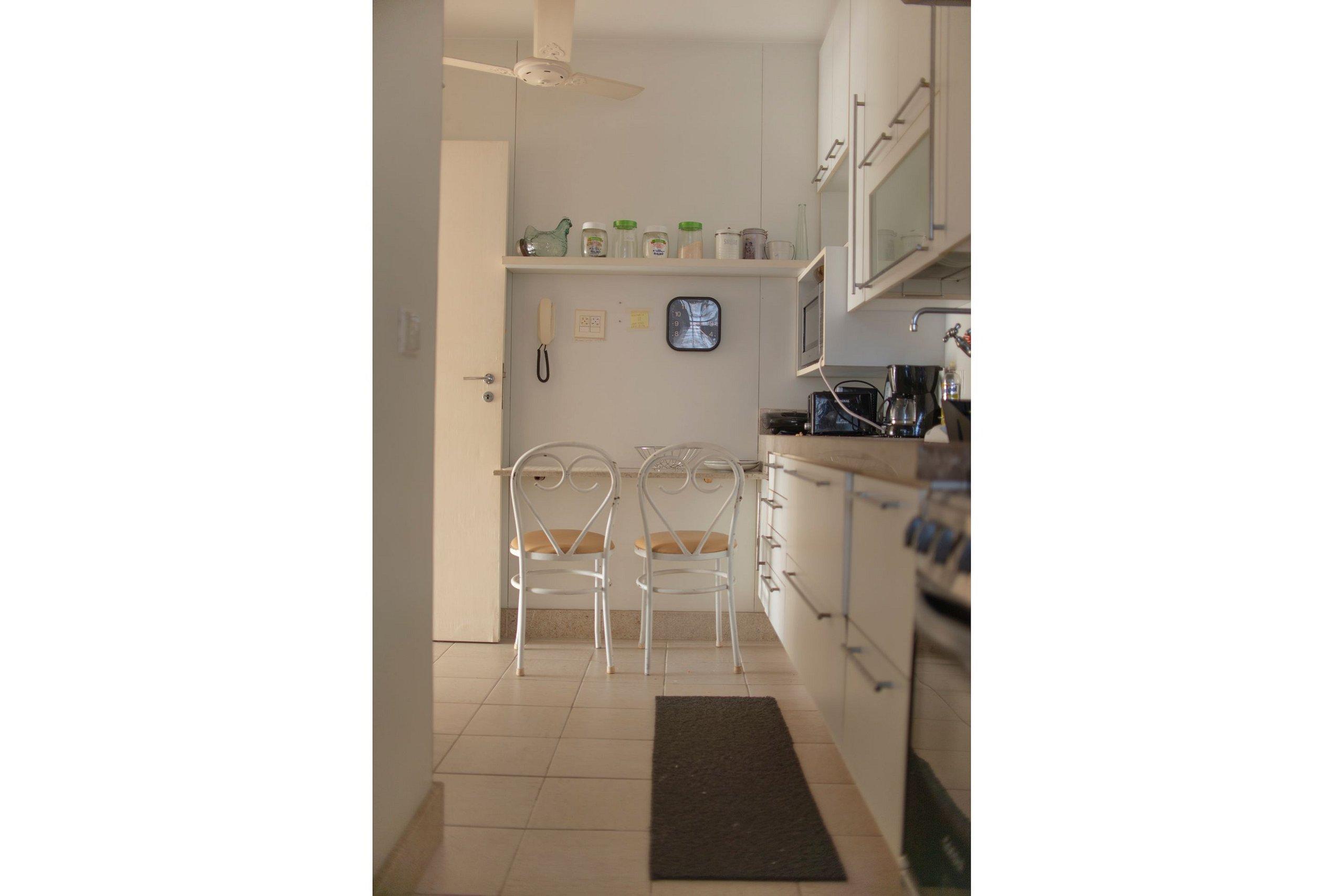 image-housing-carousel
