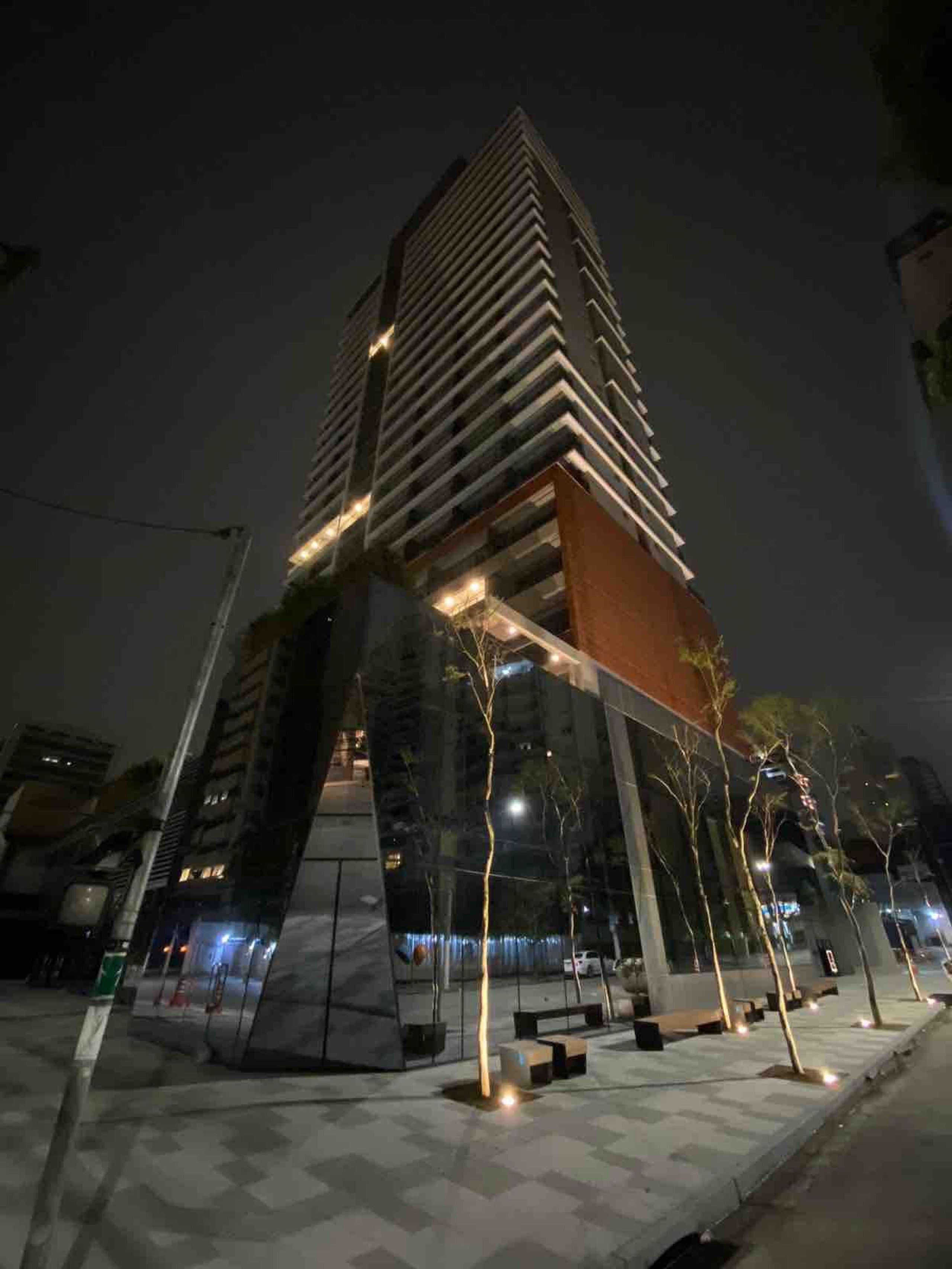 image-housing-carousel