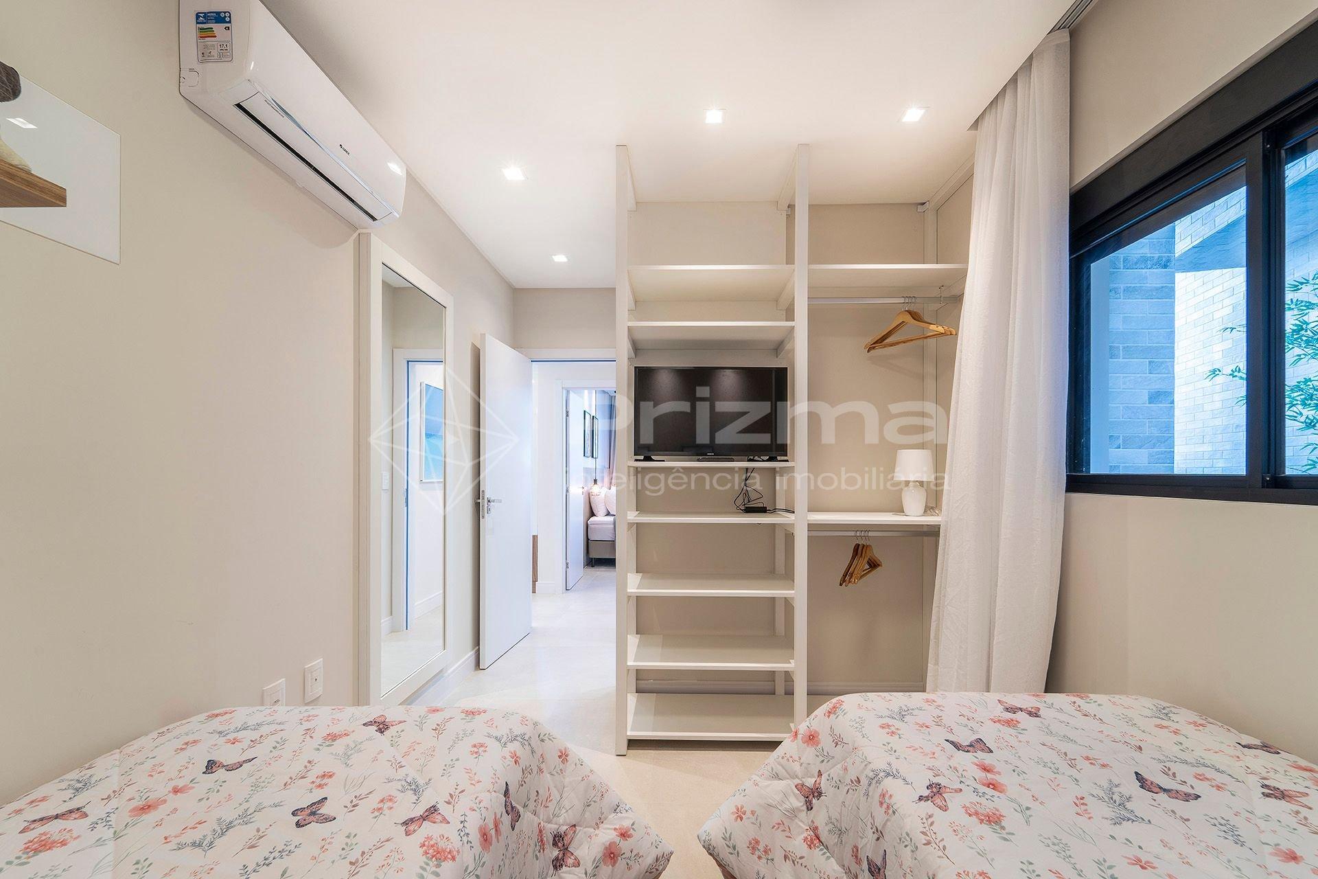 image-housing-carousel