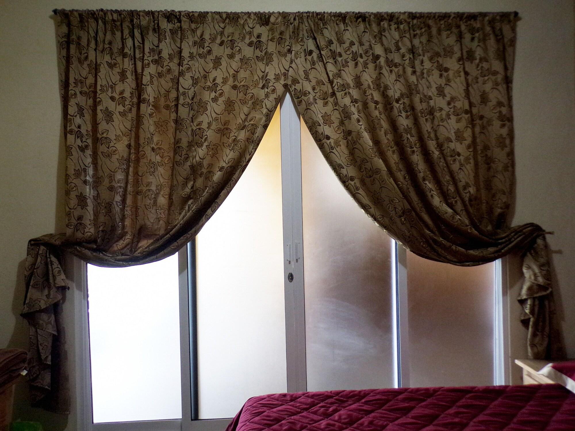 image-housing-carousel