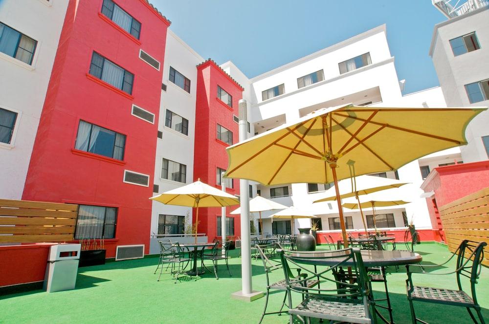 image-housing-carousel