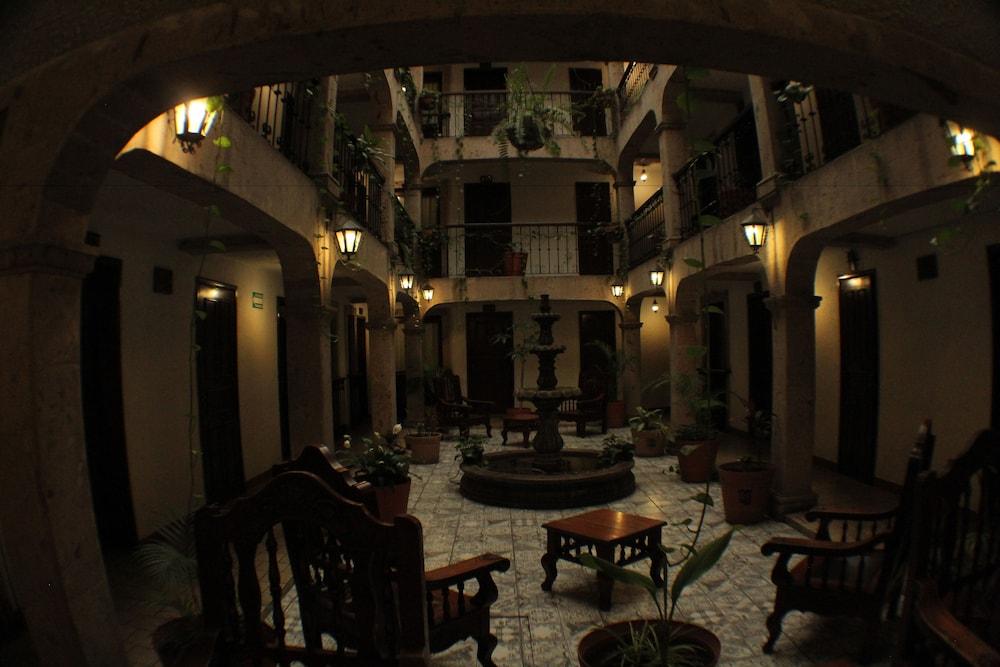image-housing-carousel