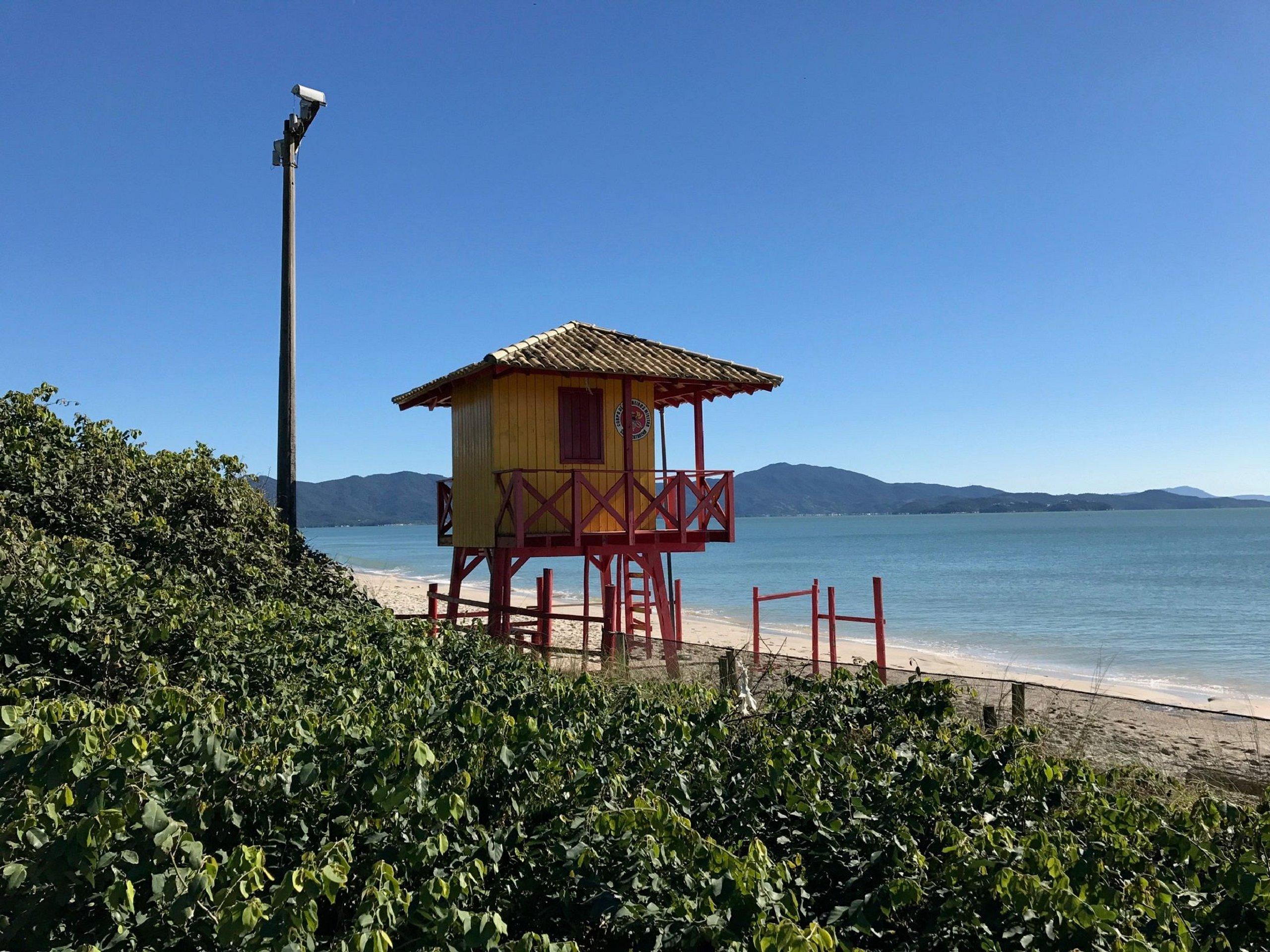 image-housing-carousel