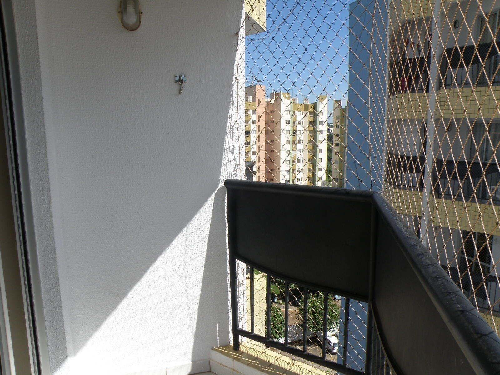 image-housing-carousel