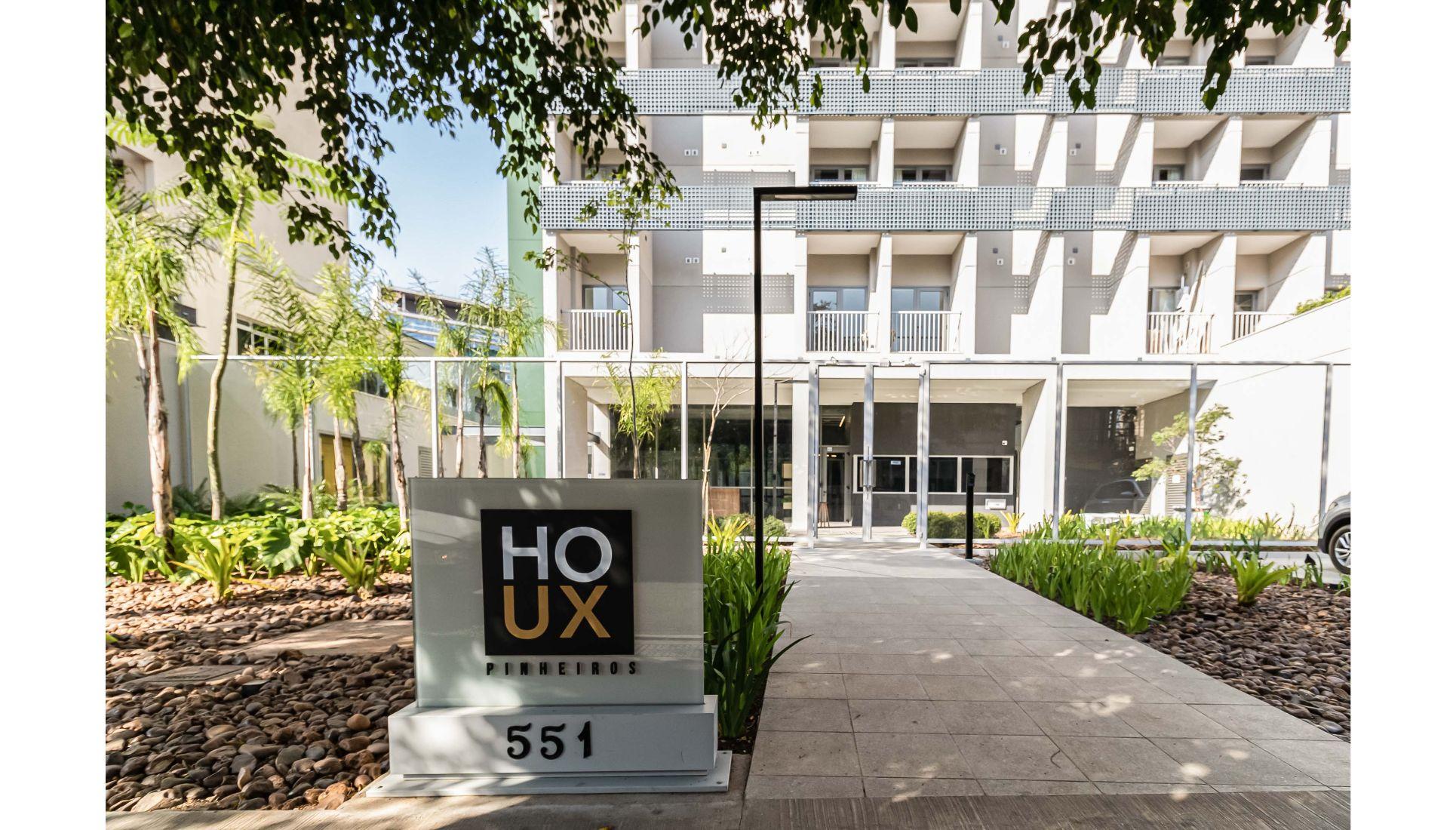 image-housing-carousel