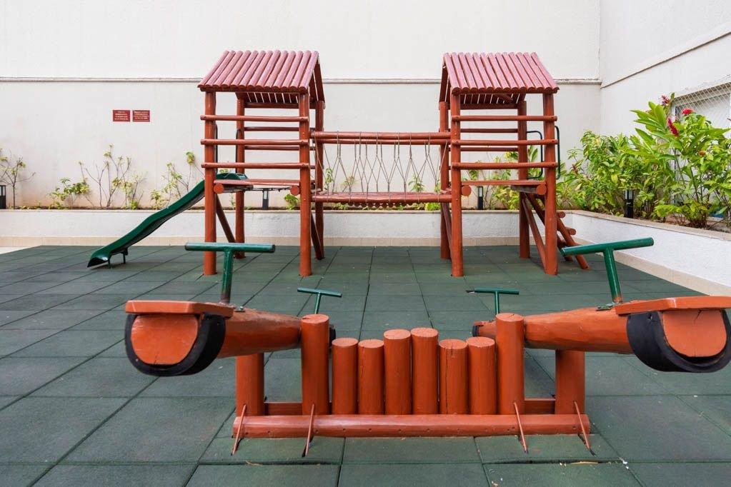 image-housing-carousel