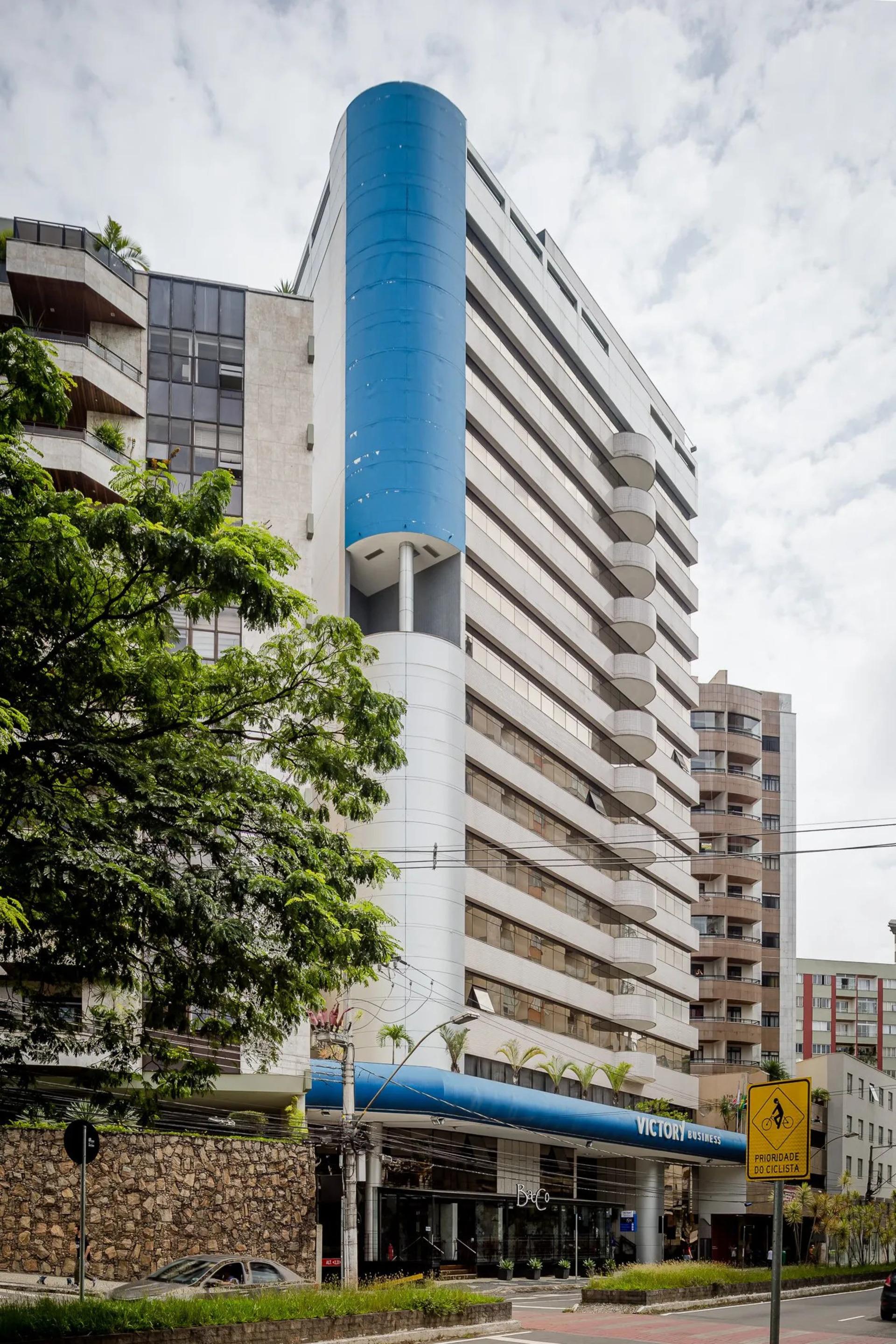 image-housing-carousel
