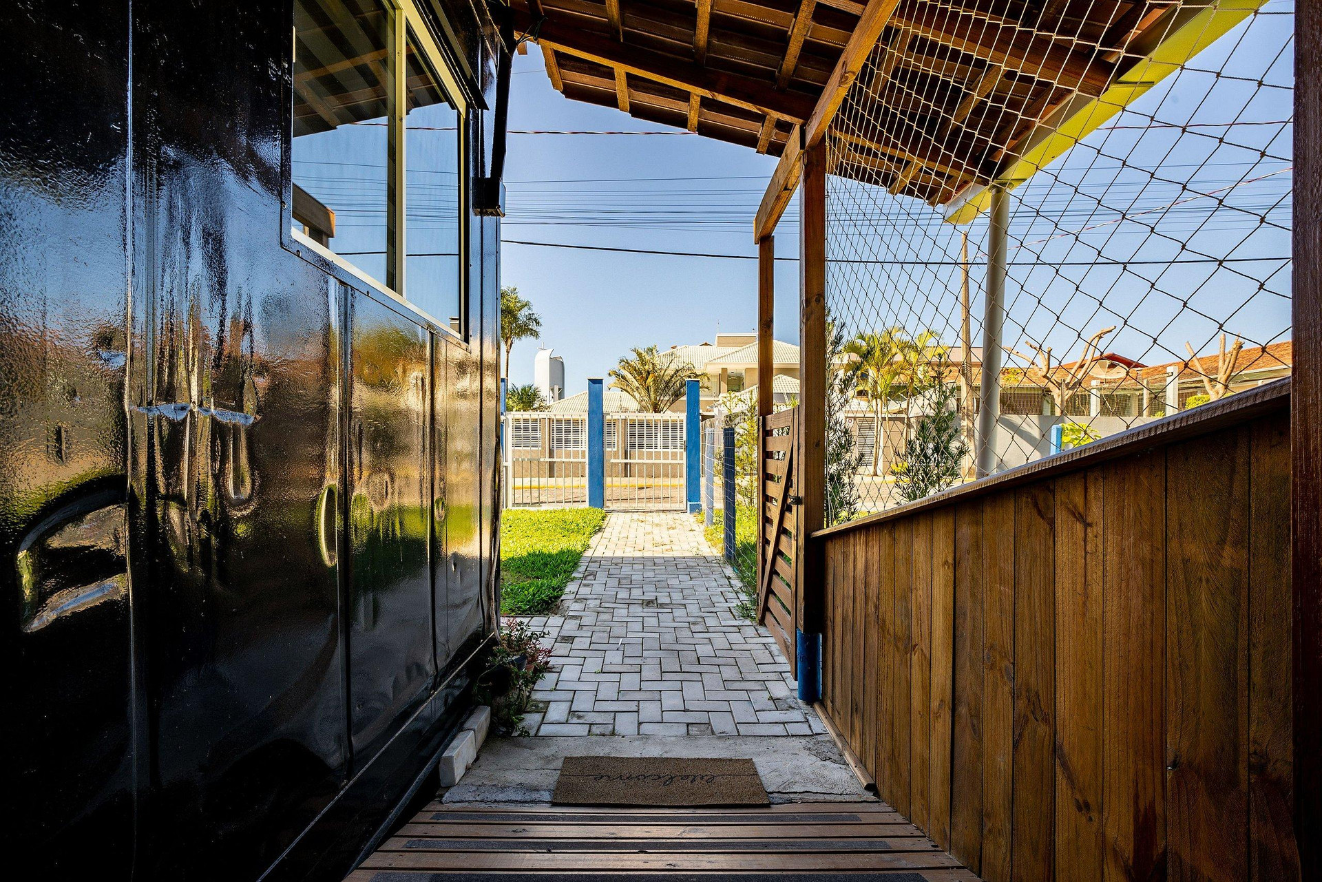 image-housing-carousel