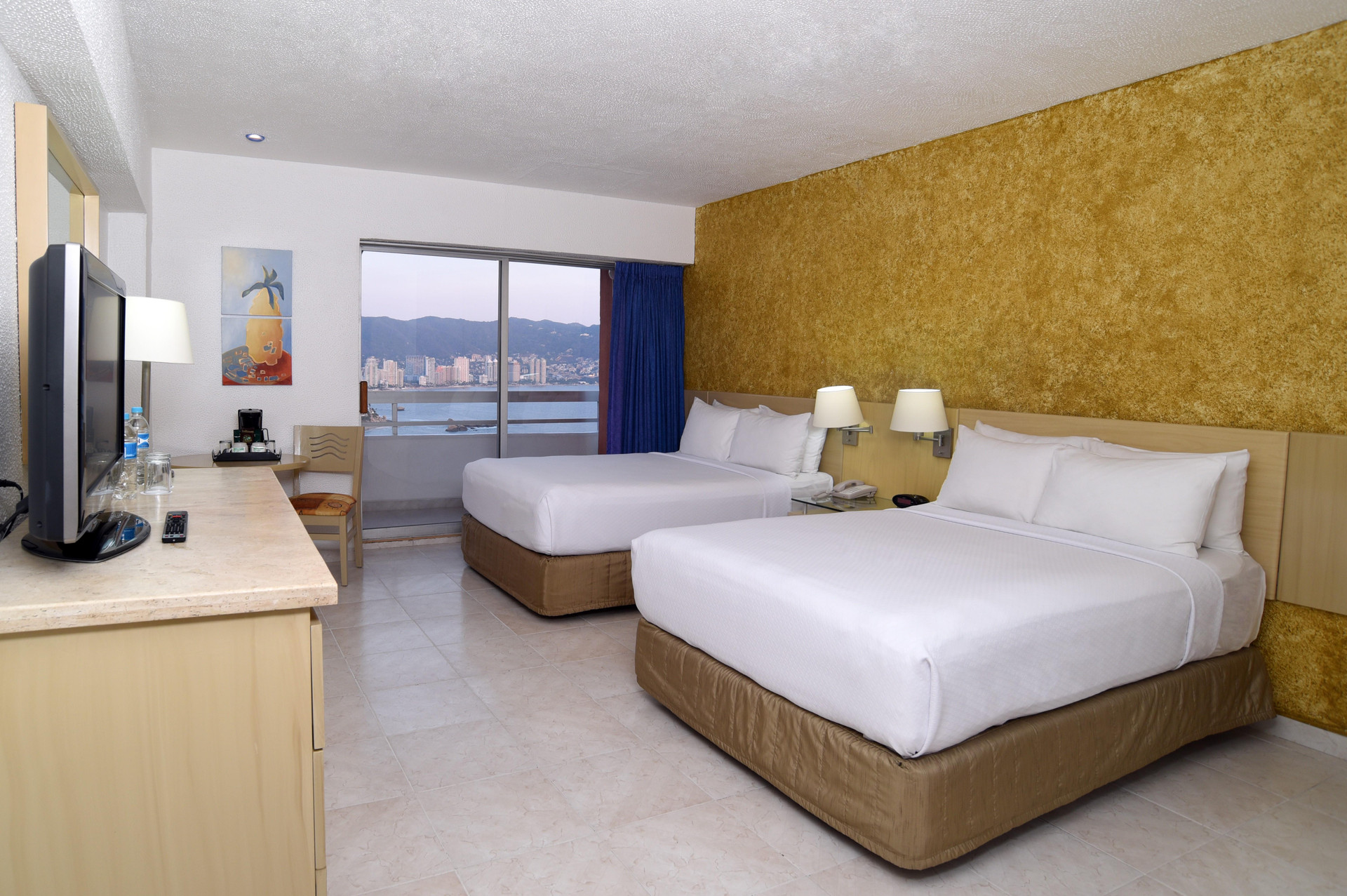 Habitación Adaptada   con Vista Parcial del Mar