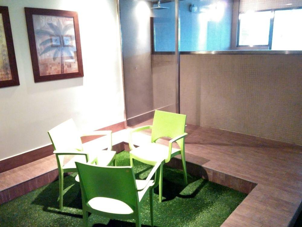 image-housing-carousel