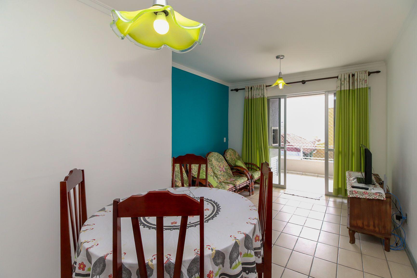 image-housing-carousel