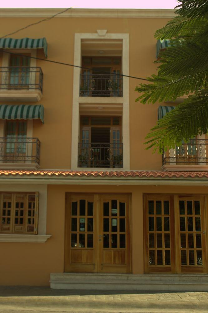 image-housing-carousel