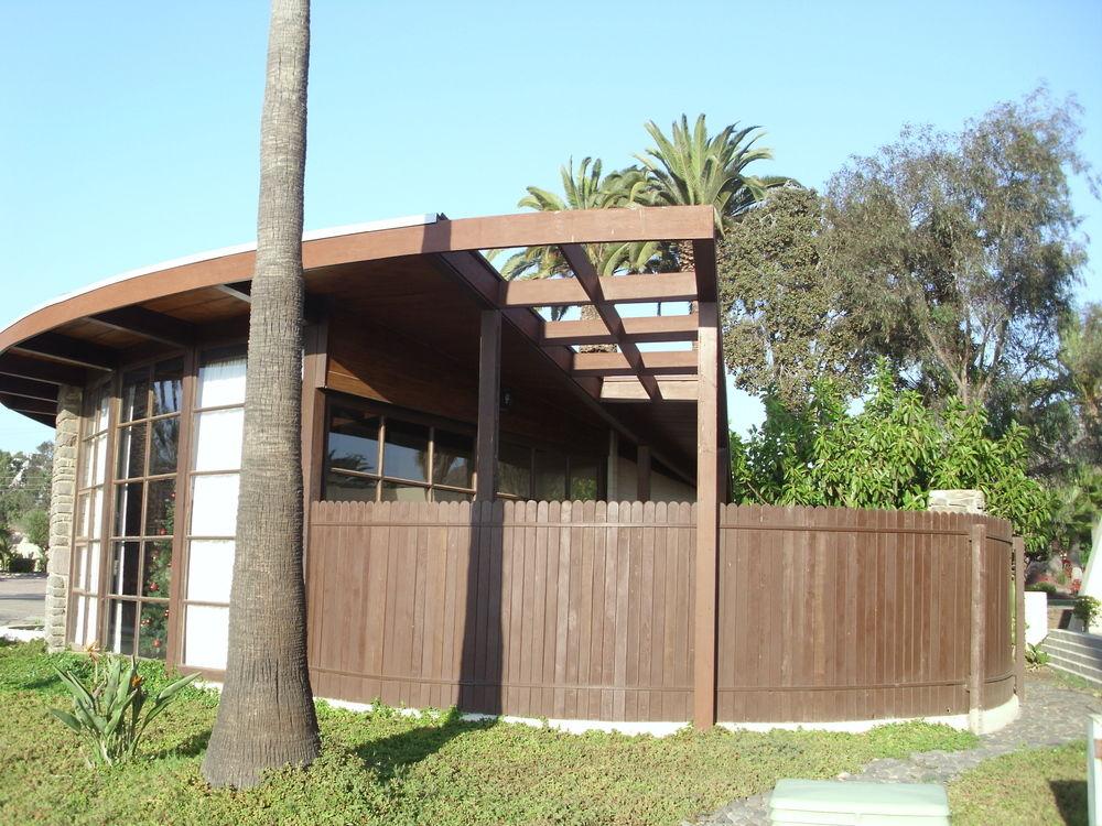 image-housing-carousel