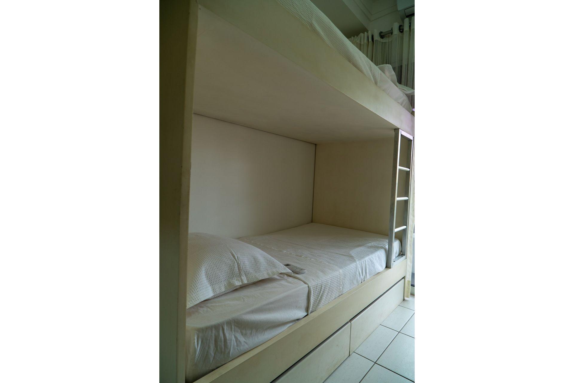 image-housing-carousel