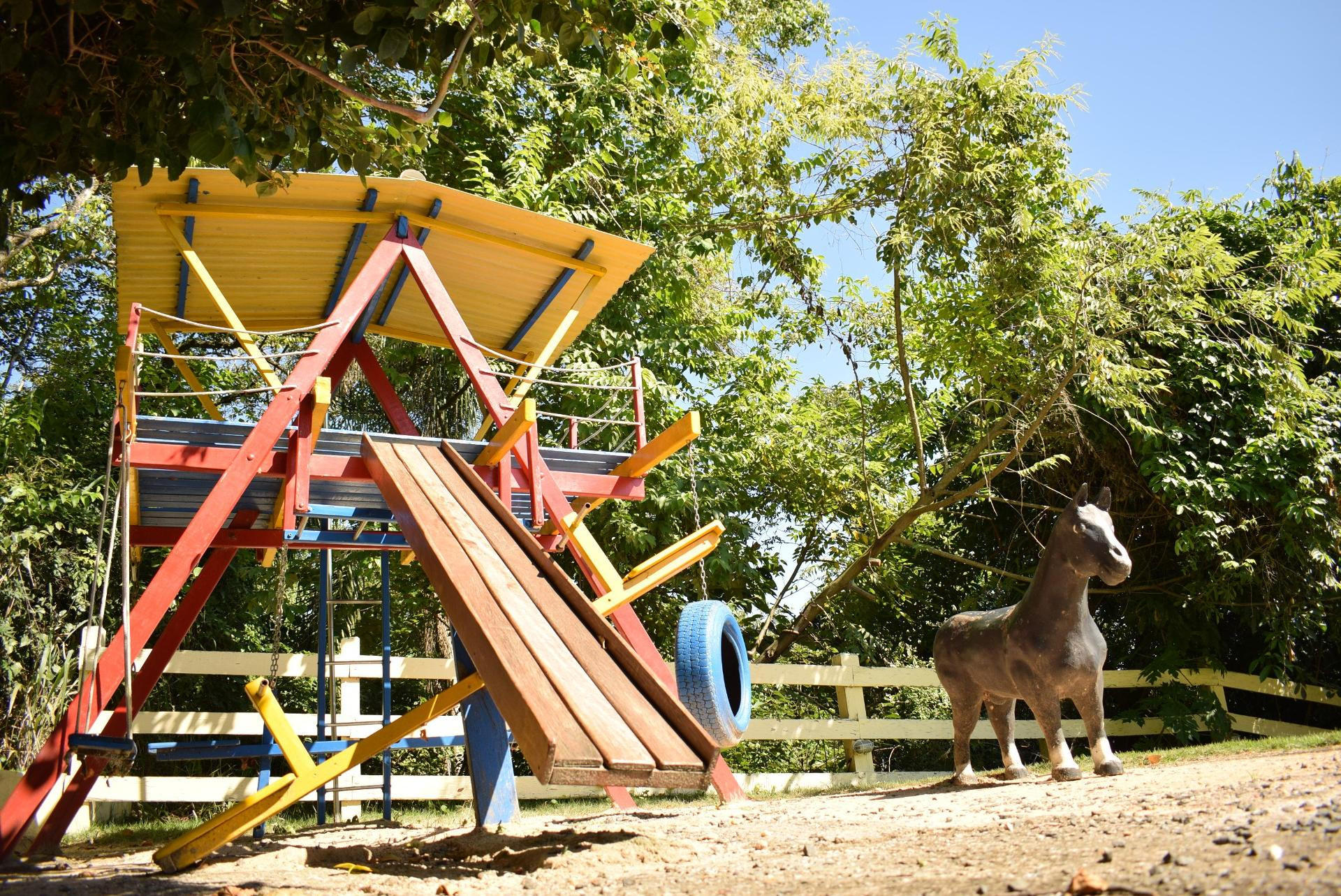 image-housing-carousel