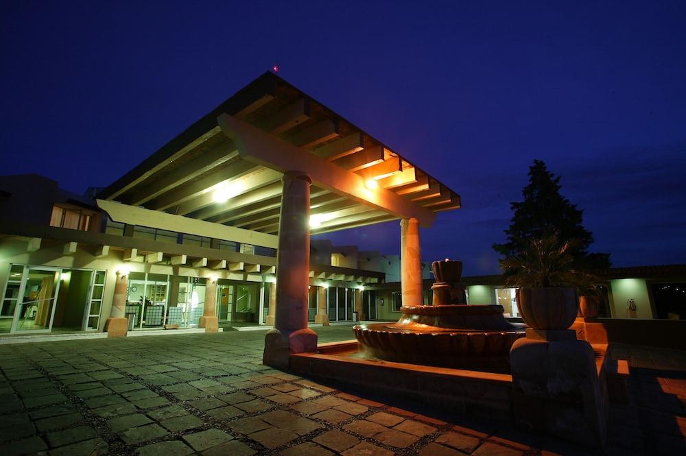 image-housing-carousel